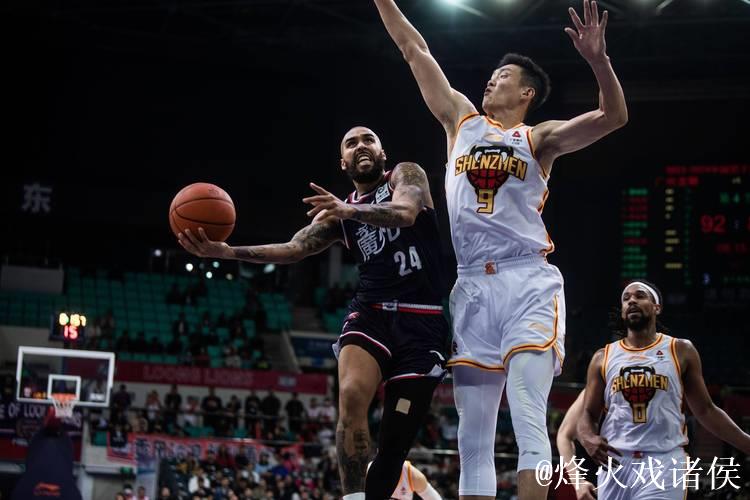 萨林杰32+15+11深圳胜上海 刘铮20分周鹏15分 萨林杰32+15+11深圳胜上海 刘铮20分周鹏15分