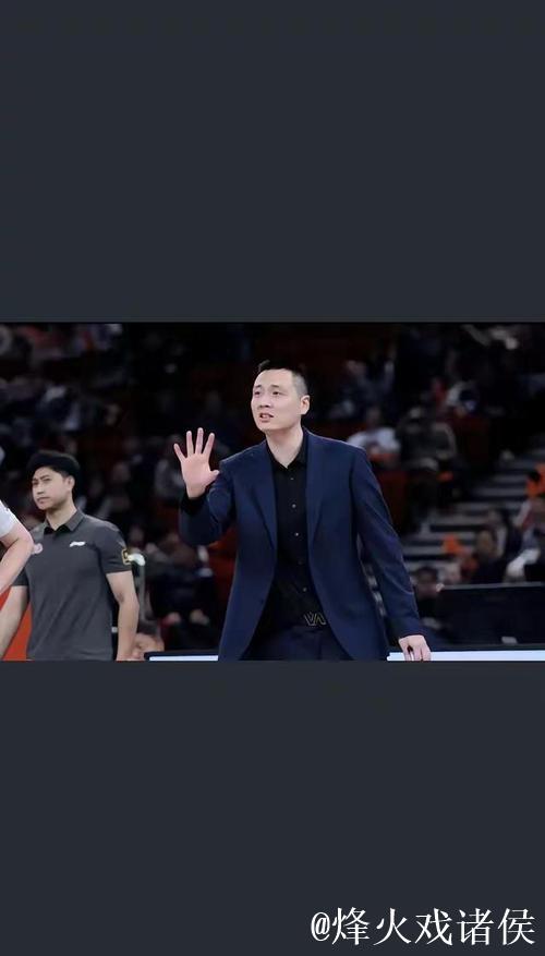 七连胜献礼俱乐部三十周年,卢伟希望球队“为上海拿到最高荣誉” 七连胜献礼俱乐部三十周年,卢伟希望球队“为上海拿到最高荣誉”